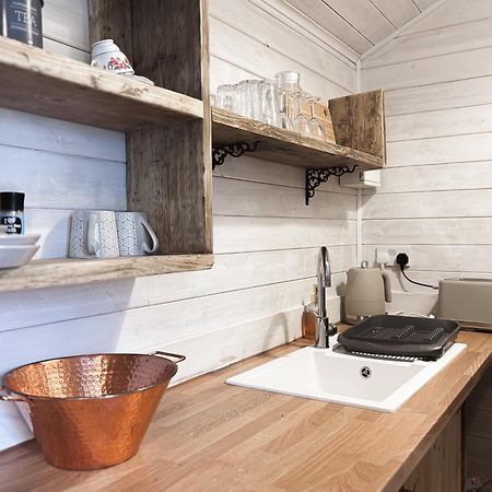 'Swan' Lakeview Lodge Bishampton エクステリア 写真