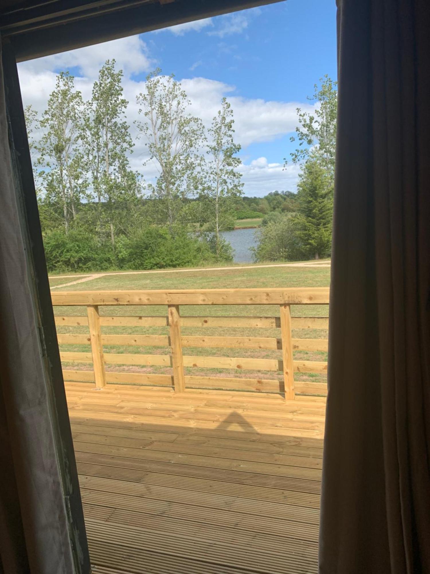 'Swan' Lakeview Lodge Bishampton エクステリア 写真