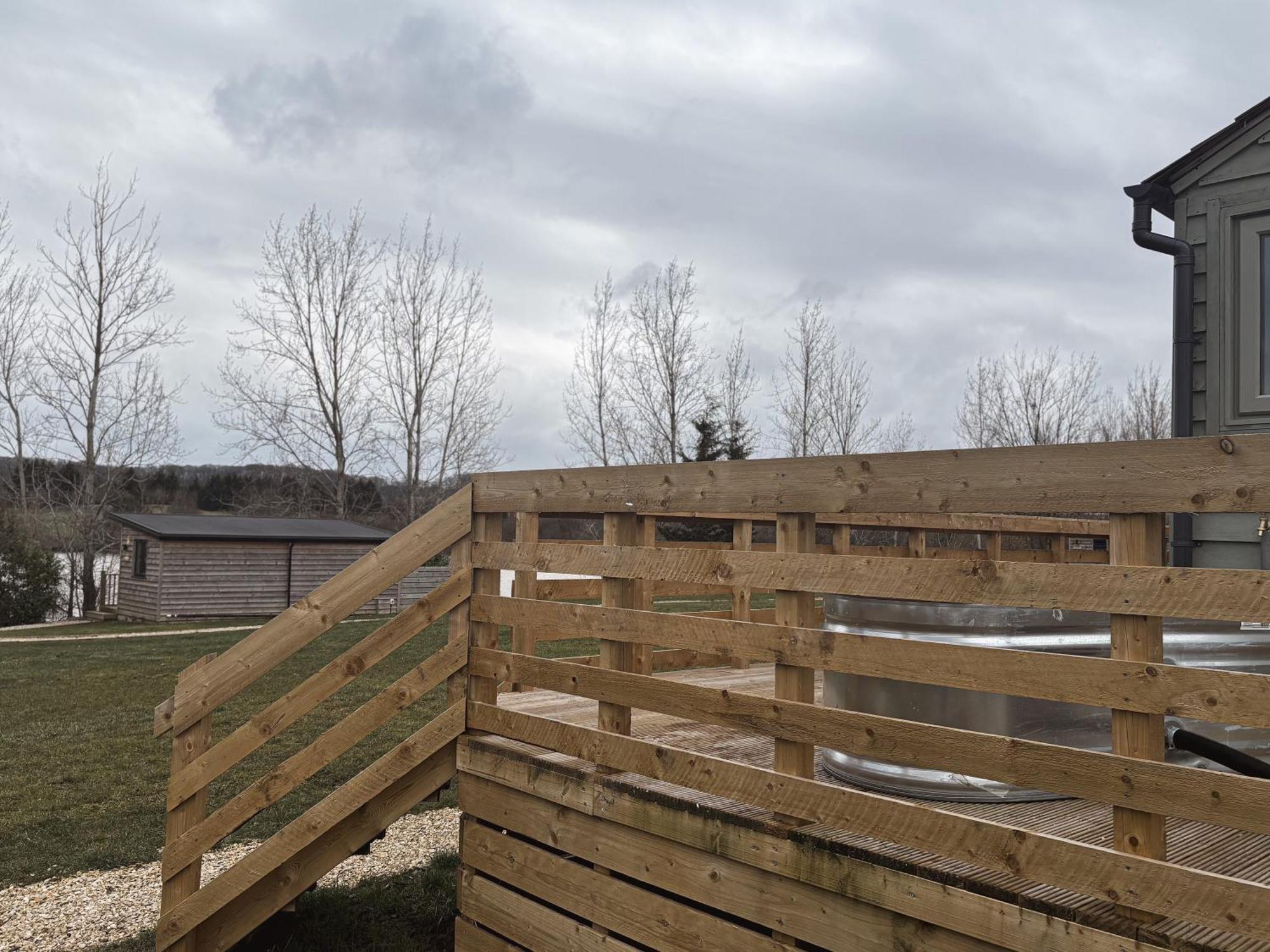 'Swan' Lakeview Lodge Bishampton エクステリア 写真